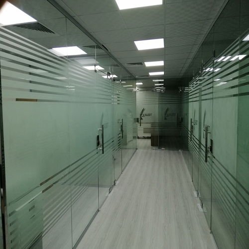 تركيب زجاج سكريت بجازان واهات زجاج محلا زجاج مراوش قزاز سكريت دبل